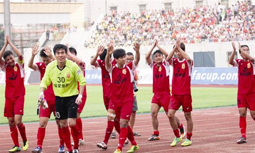 G2 3-1 FNC：一年四冠统治欧洲，G2力克FNC问鼎LEC年度冠军