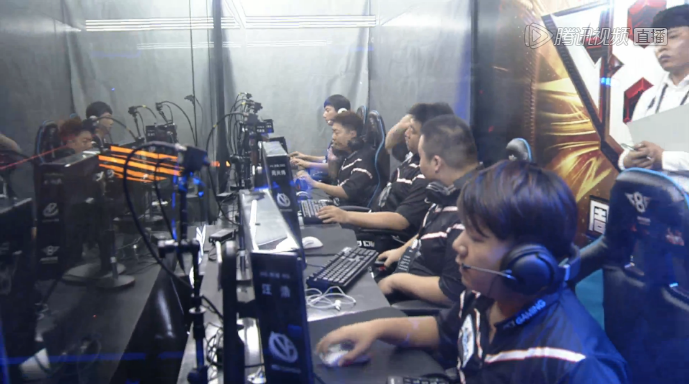 b1t：在加入NaVi之前我玩CS：GO的时间更多